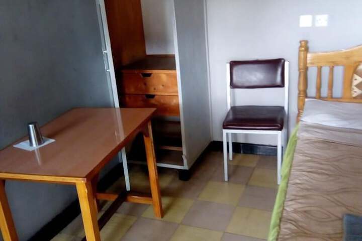Room 10 of 18