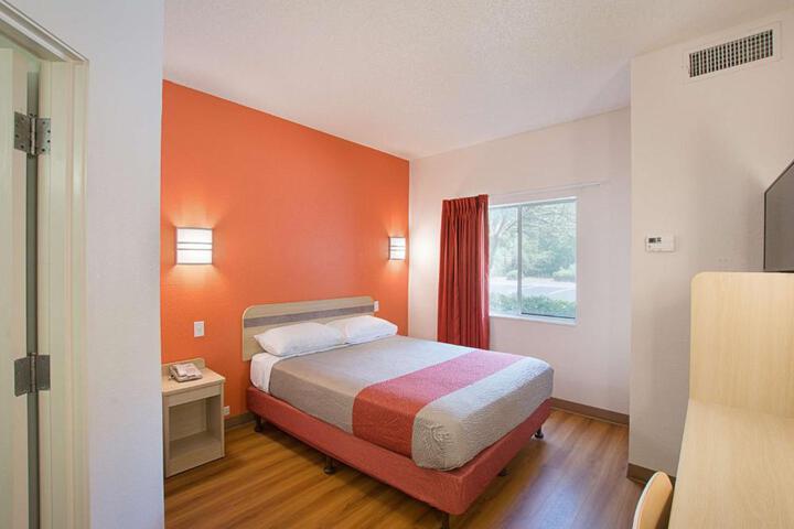 2 Double Beds (3 of 11)