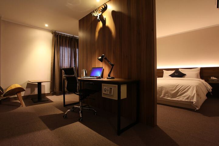 Room 30 of 53
