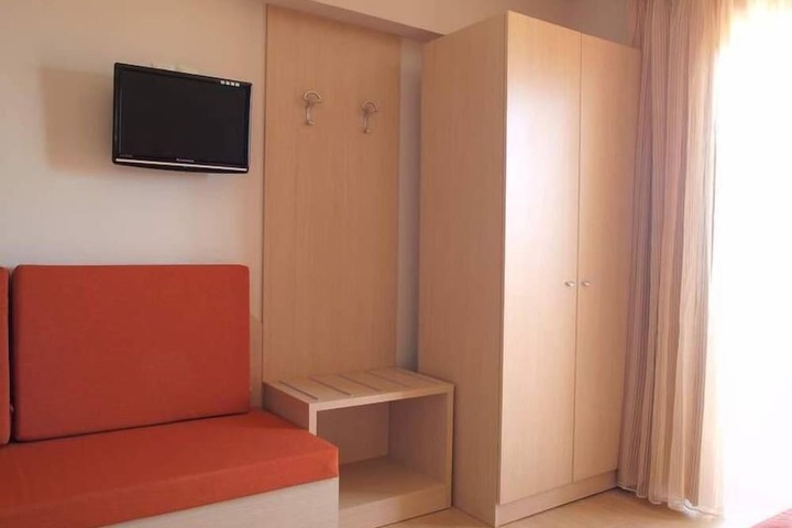 Room 11 of 26
