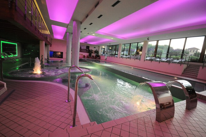 Spa 37 of 53