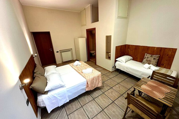 Room 5 of 16