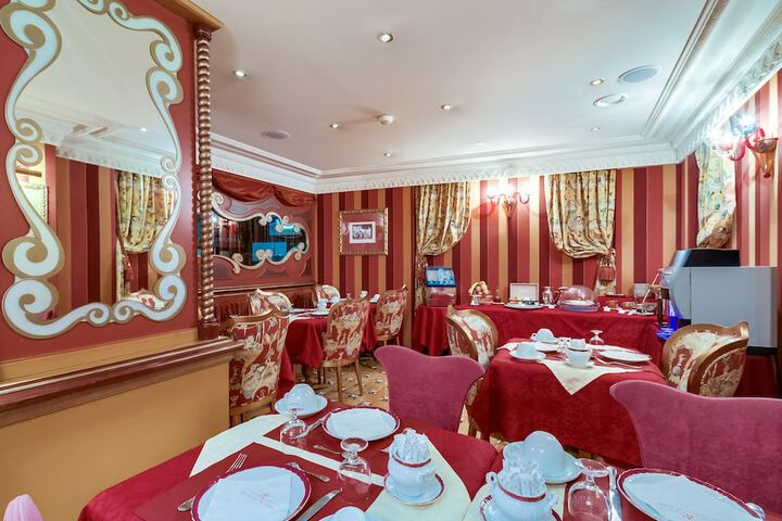 Dining 77 of 94