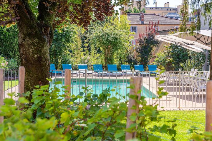 Hotel with Pool