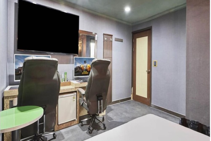 Room 15 of 44