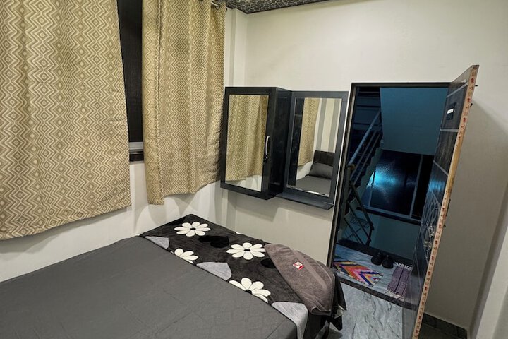 Room 4 of 50