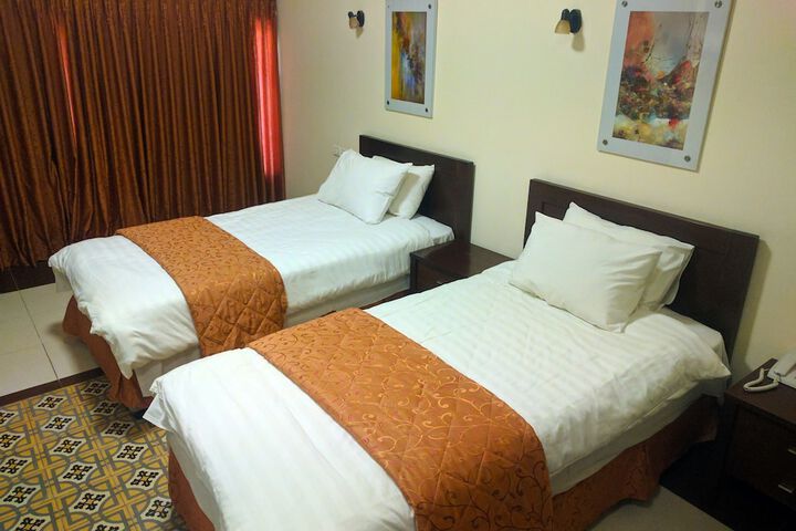 Room 4 of 41