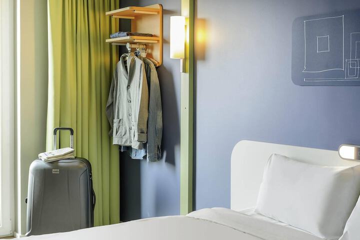 Room 3 of 25