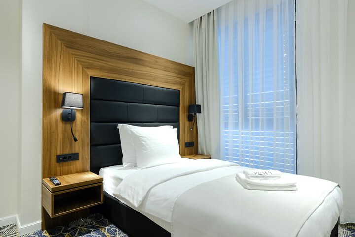 Room 26 of 103