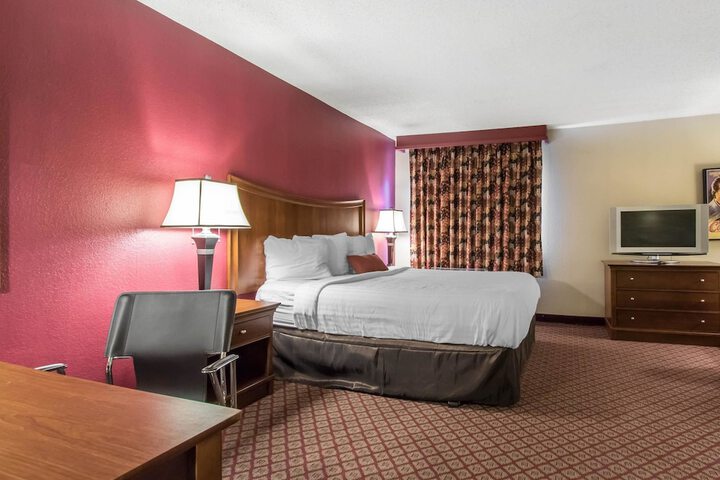 Room 17 of 39