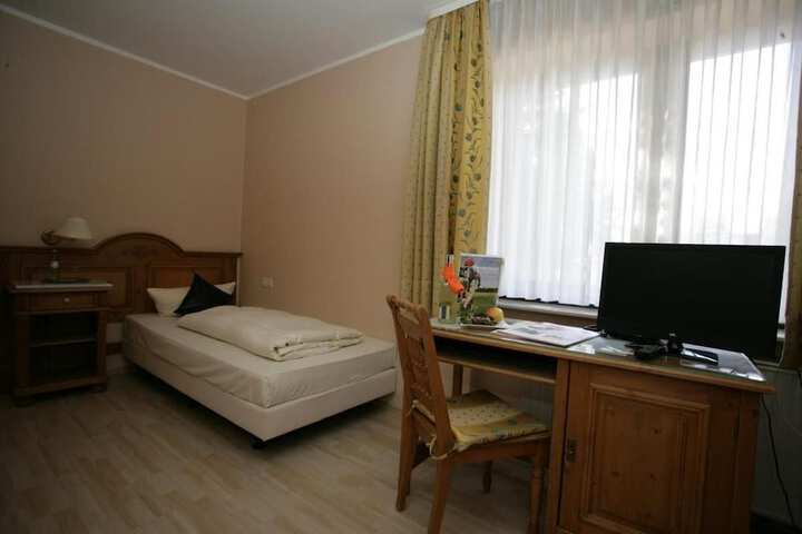 Room 14 of 48