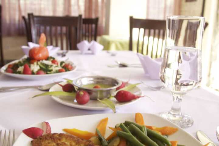 Dining 55 of 96