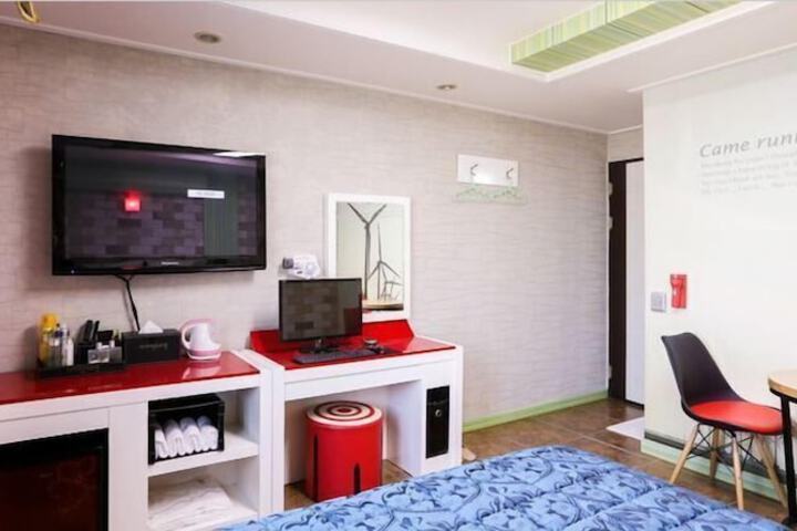 Room 12 of 36