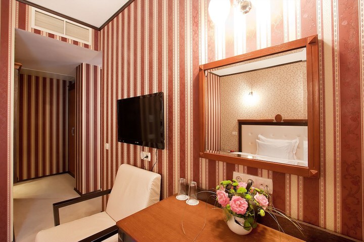 Room 9 of 51