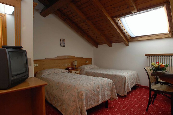 Room 4 of 47