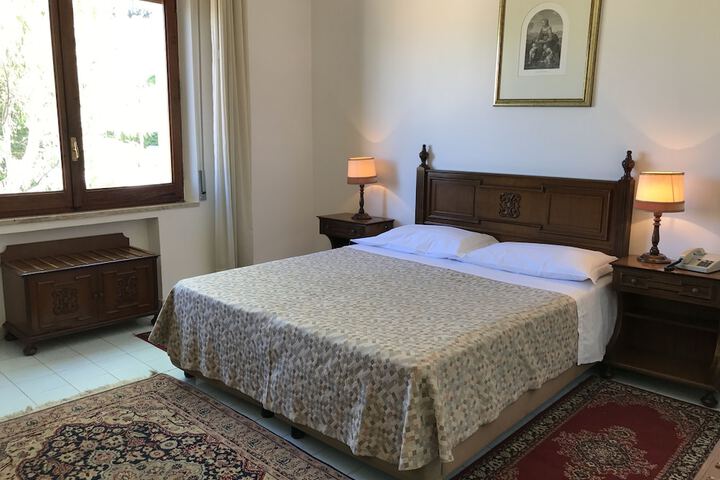Room 10 of 56
