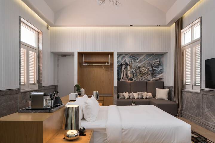 Room 10 of 34