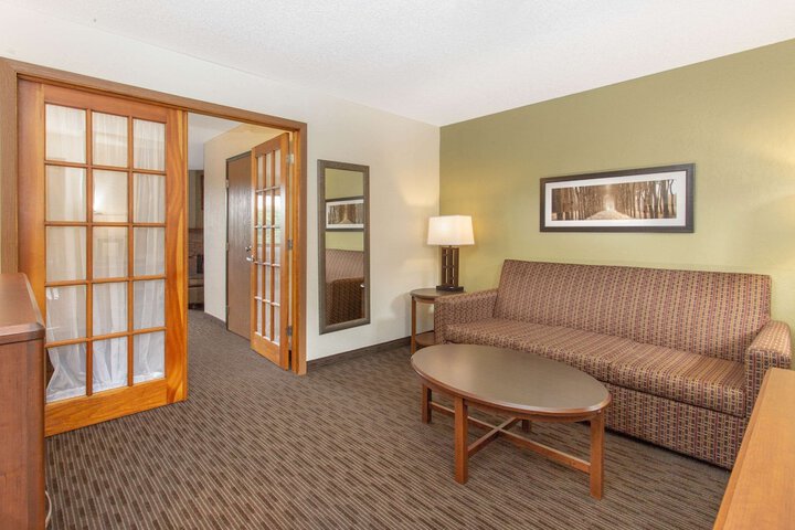 Room 16 of 34