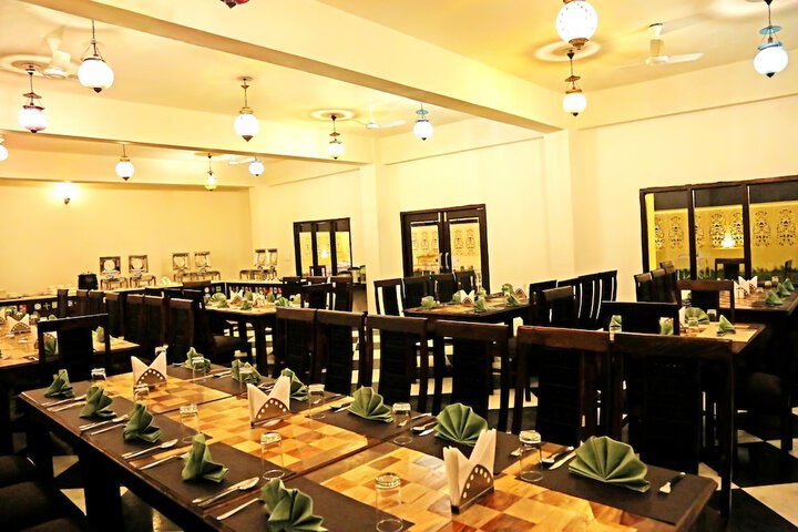 Dining 18 of 26