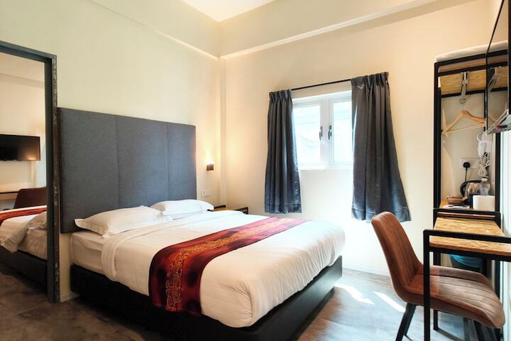 Room 12 of 26