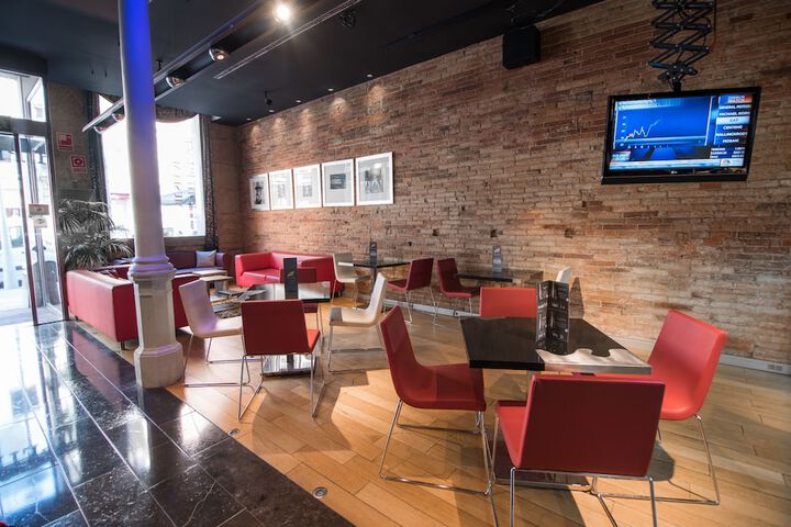 Lounge 58 of 70