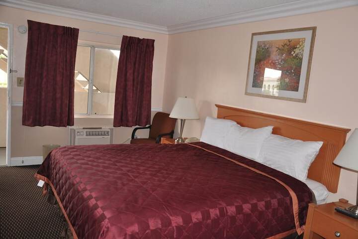 1 King Bed (3 of 11)