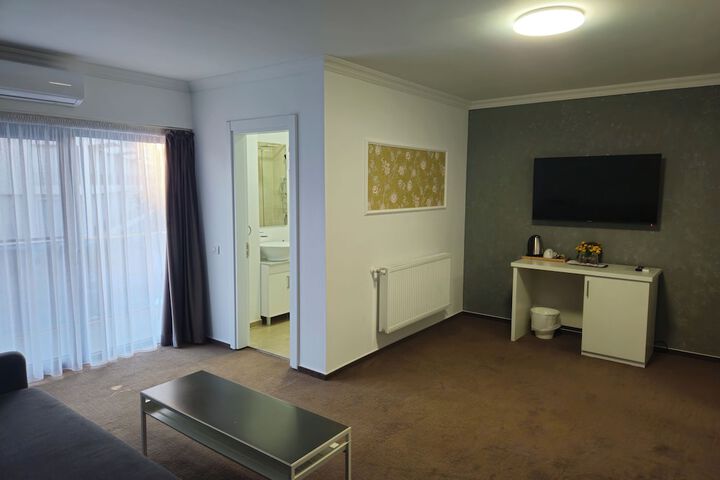 Room 14 of 34