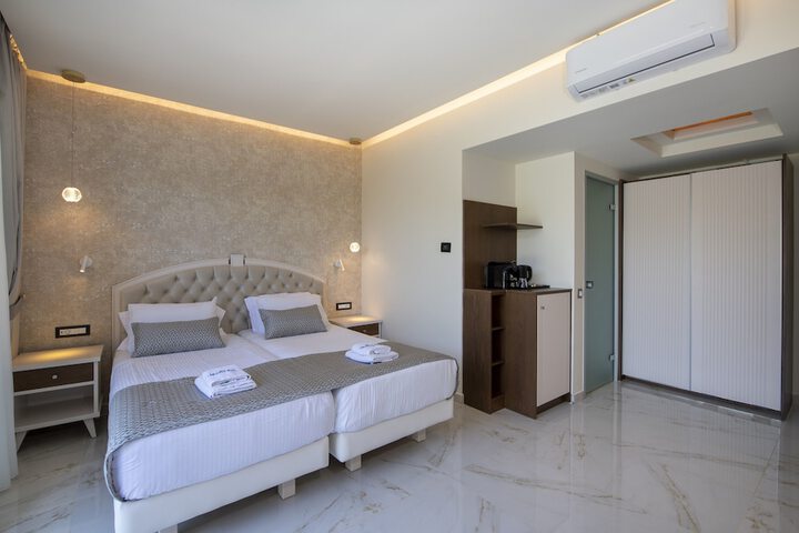 Room 18 of 156