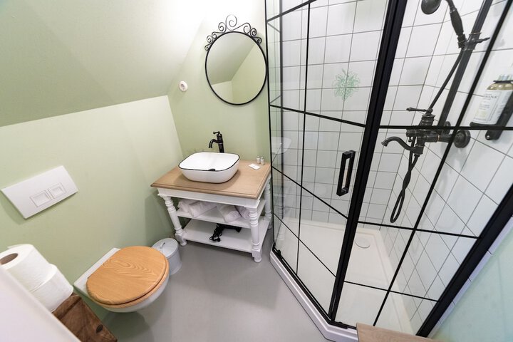 Room 13 of 25