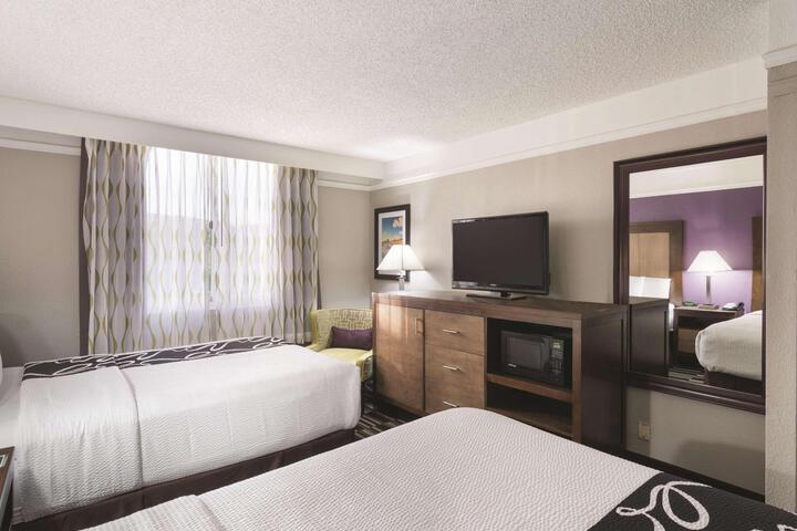2 Double Beds (2 of 5)