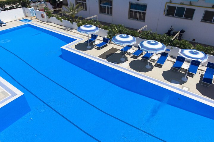 Pool Hotel