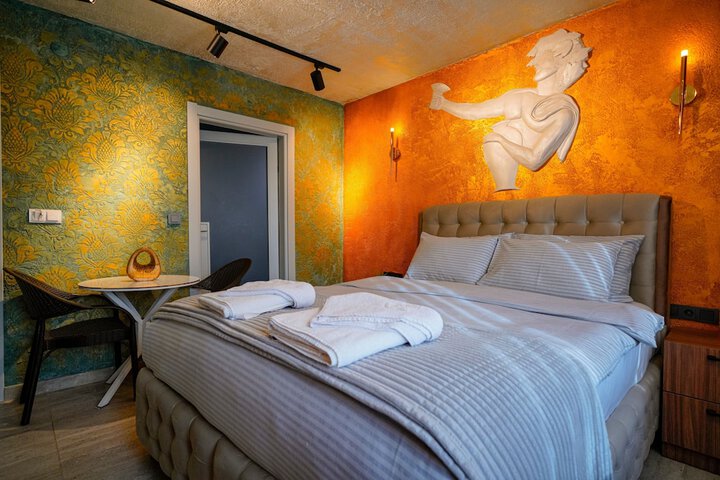 Room 131 of 244