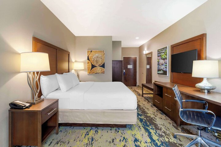 Room 10 of 34
