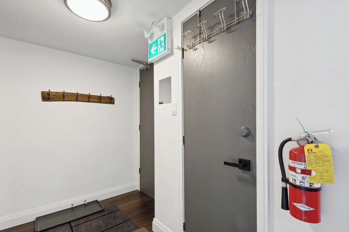 Room 84 of 402