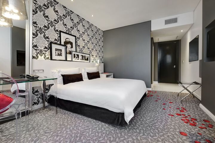 Room 12 of 120