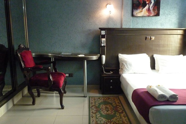 Room 2 of 85