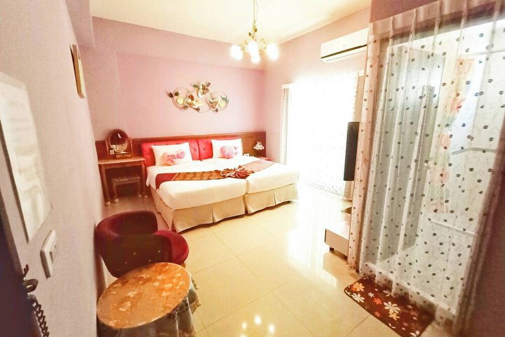 Room 14 of 28