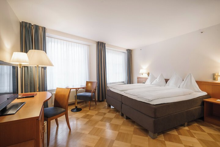 Room 11 of 45