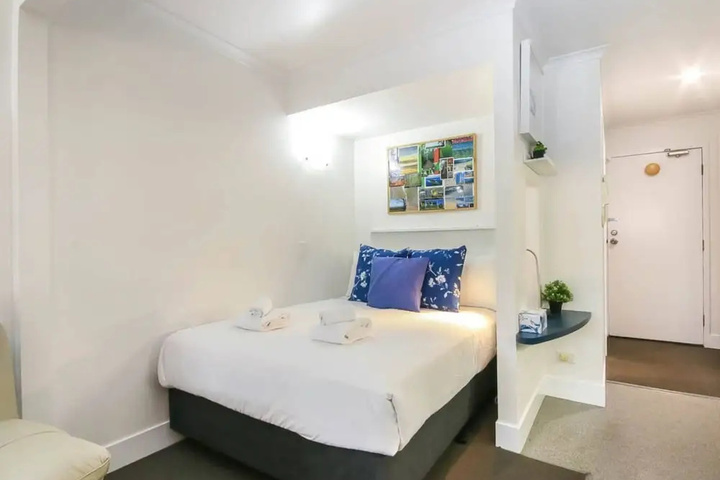 Room 2 of 9