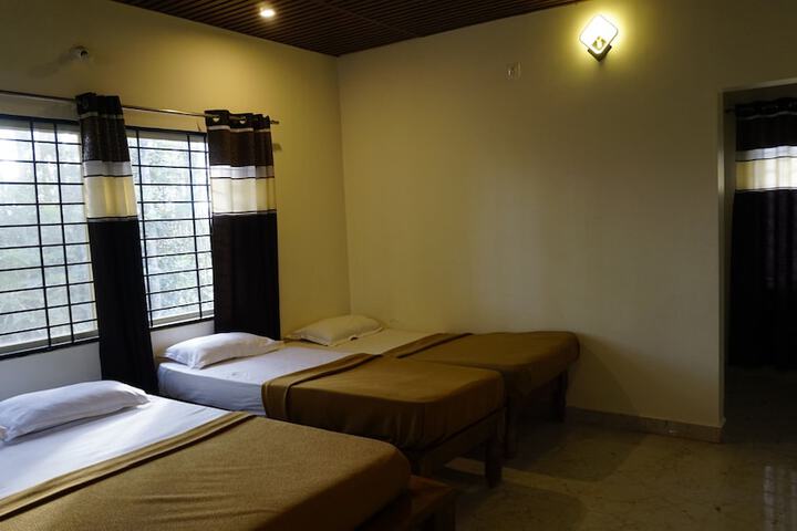 Room 14 of 76