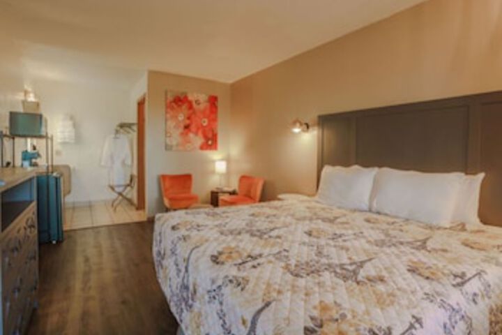 Room 10 of 111