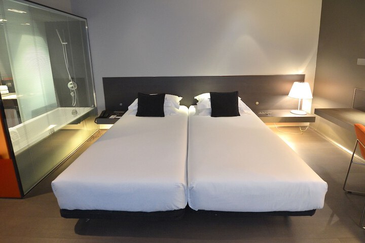 Room 11 of 39