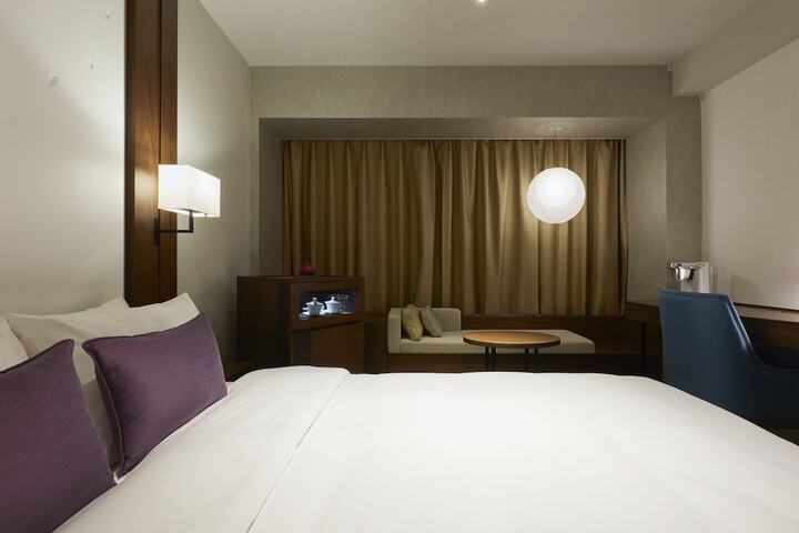 Room 15 of 102