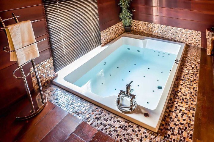 Hot Tub 54 of 81