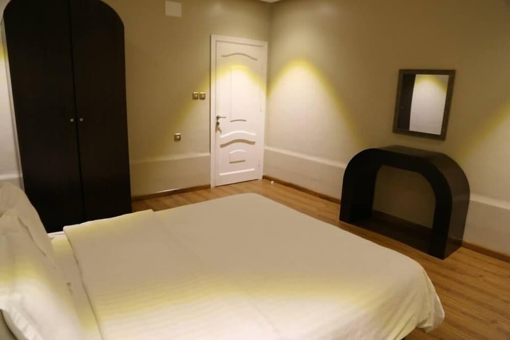 Room 15 of 34
