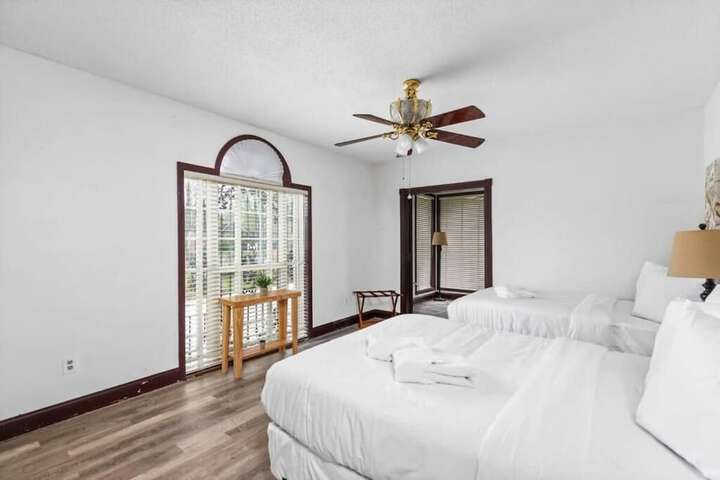 Room 2 of 38
