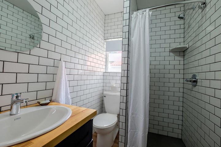 Room 18 of 32