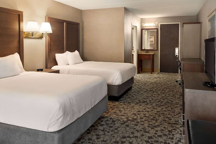 2 Double Beds (15 of 16)