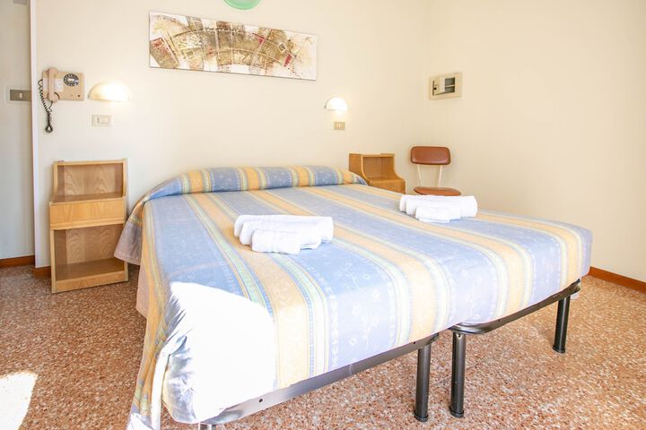 Room 10 of 71