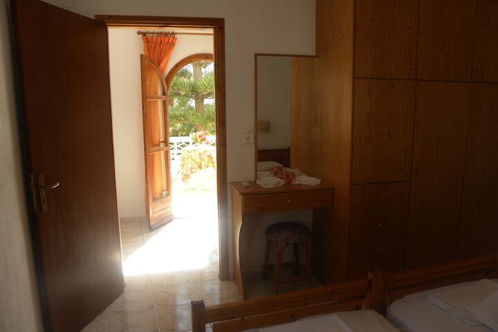 Room 5 of 48